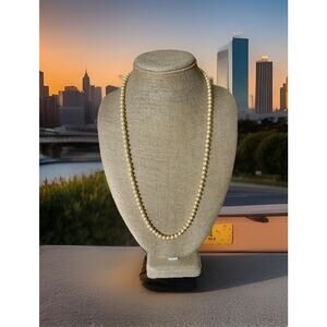 Lovely Vtg imitation Pearl Necklace. Measures 30”